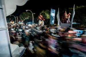 BIB: 
                            <button type="button" onclick="openModal(22791062)" class="btn btn-primary btn-sm float-right btn-popup" data-toggle="modal" data-target=".modal-high-quality">
                        <i class="fas fa-shopping-cart"></i> Add to Cart
                    </button>
                                            <button type="button" onclick="isThisMe(22791062, true)" class="btn btn-success btn-sm float-right btn-popup btn-isme hidden" data-toggle="tooltip" data-placement="bottom" title="นี่คือรูปของคุณใช่ไหม คลิกที่นี่เพื่อเอาเข้าอัลบั้ม">
                        <i class="fas fa-plus"></i> Add to album
                    </button>
                    <button type="button" onclick="isThisMe(22791062, false)" class="btn btn-warning btn-sm float-right btn-popup btn-isnotme hidden">
                        <i class="fas fa-ban"></i> Remove from album
                    </button>